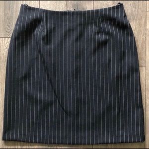 ❤️Alyn Paige Black Pinstriped Skirt